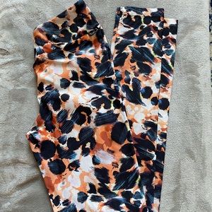 LiCi Fit Wild Thing v-cut scrunch leggings size L